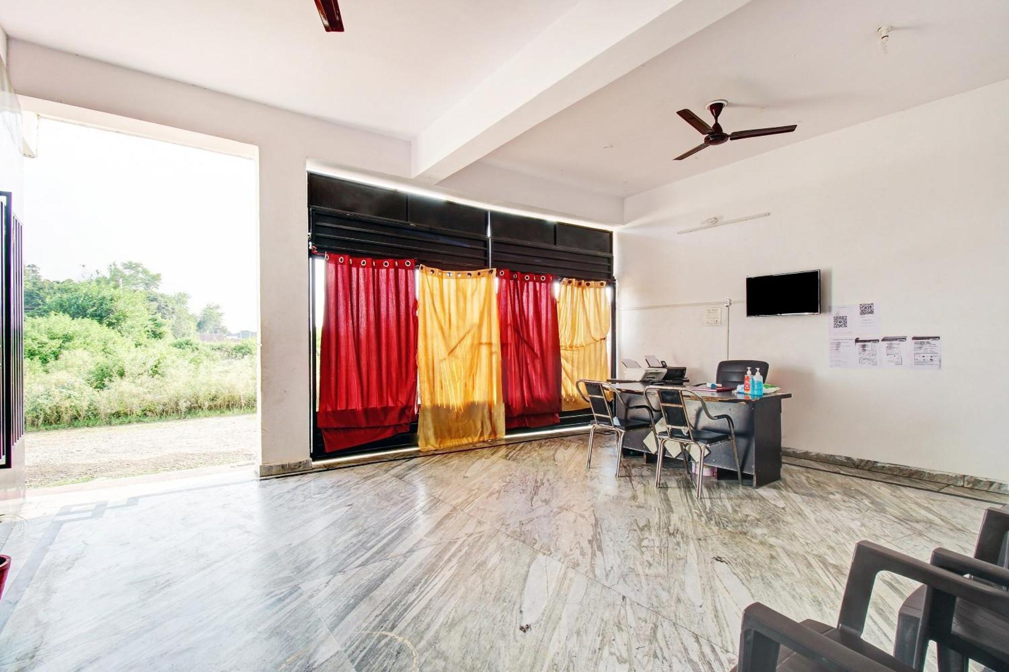 Hotel O Jr Hotel Lucknow Esterno foto