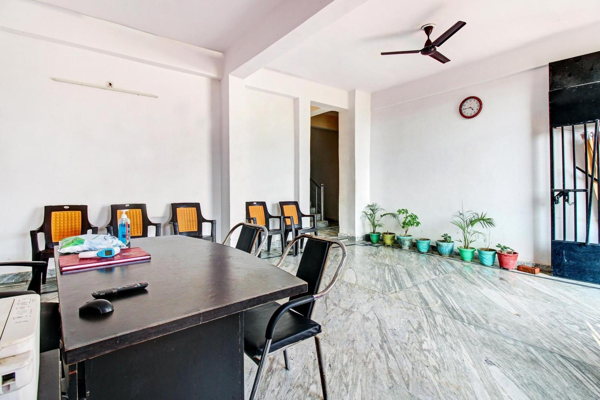 Hotel O Jr Hotel Lucknow Esterno foto