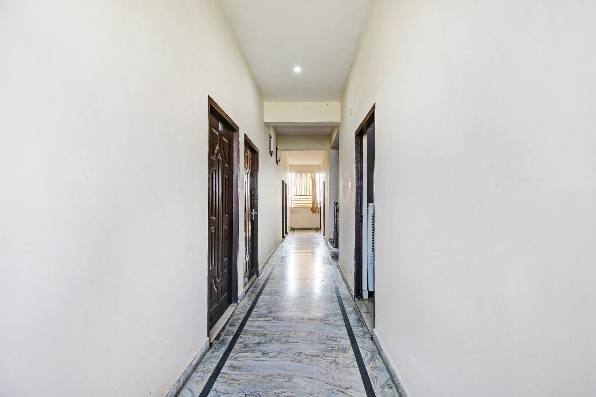 Hotel O Jr Hotel Lucknow Esterno foto