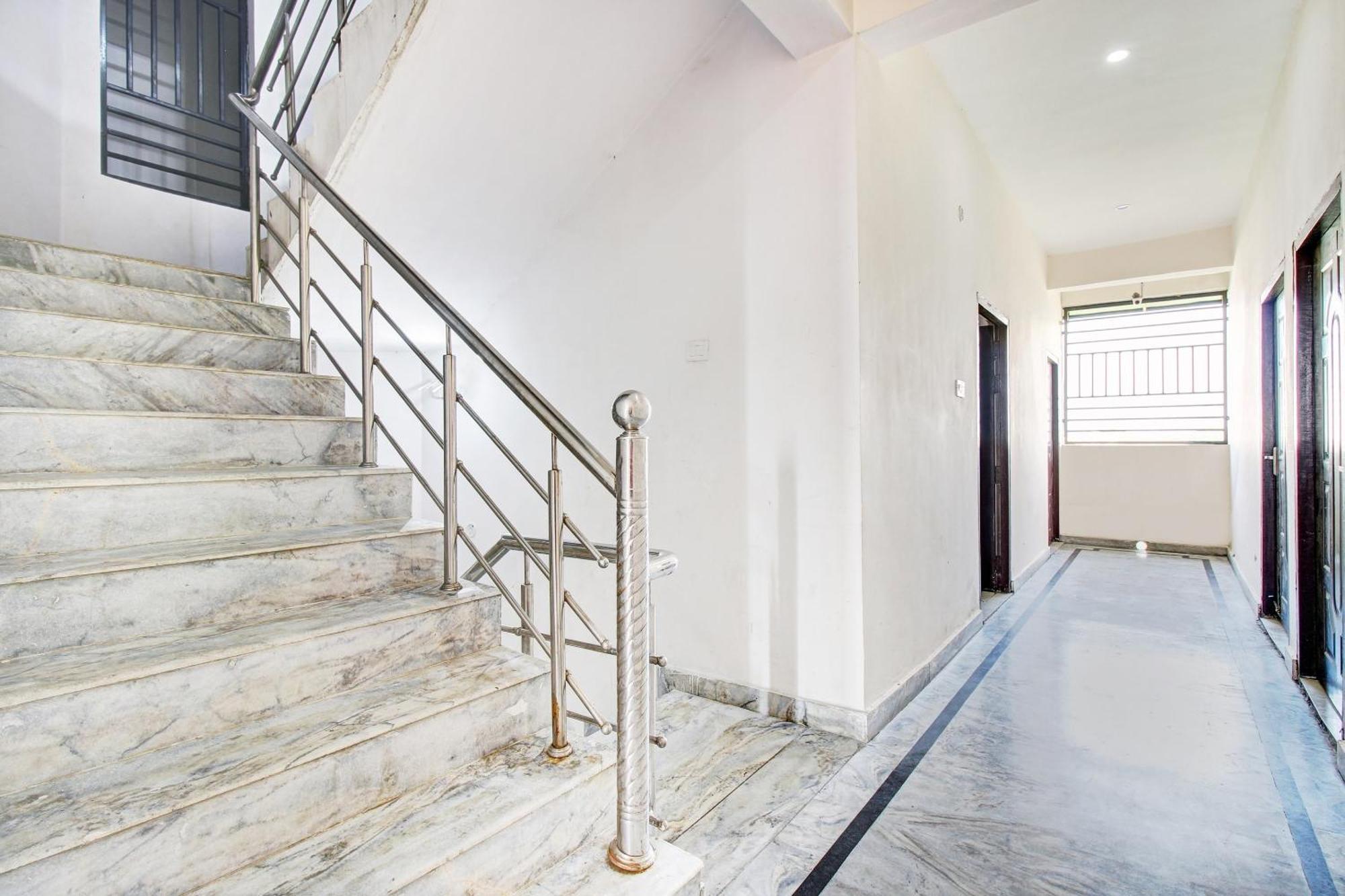 Hotel O Jr Hotel Lucknow Esterno foto